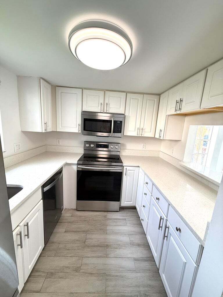 Building Photo - 6307 La Costa Dr