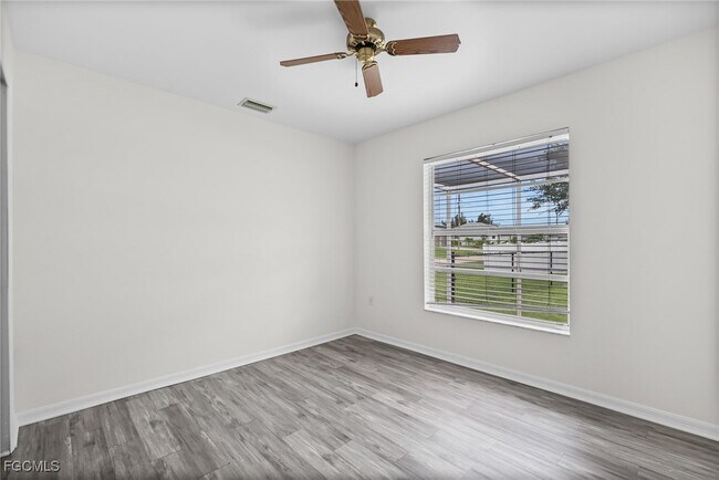 Building Photo - 1425 SW 10th St