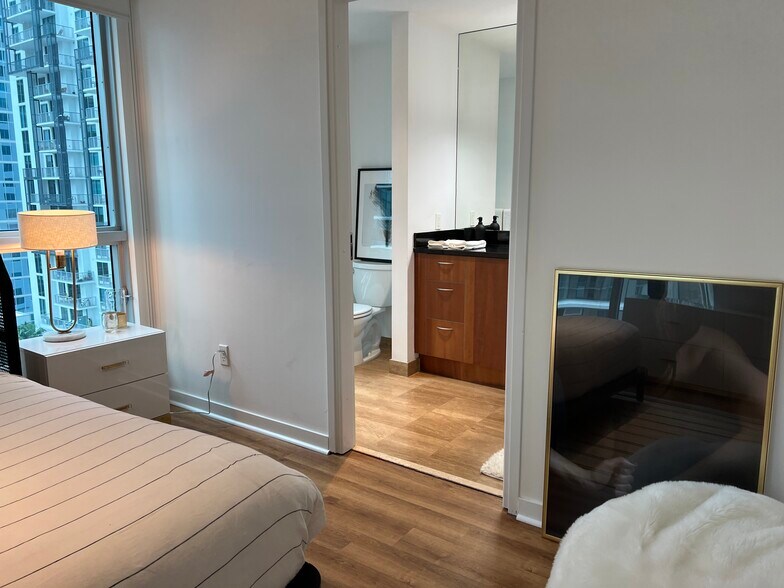 Building Photo - 300 S Biscayne Blvd