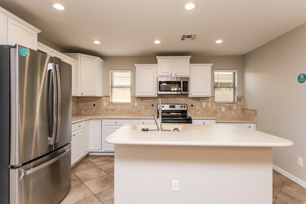 Building Photo - 32830 N Sandstone Dr