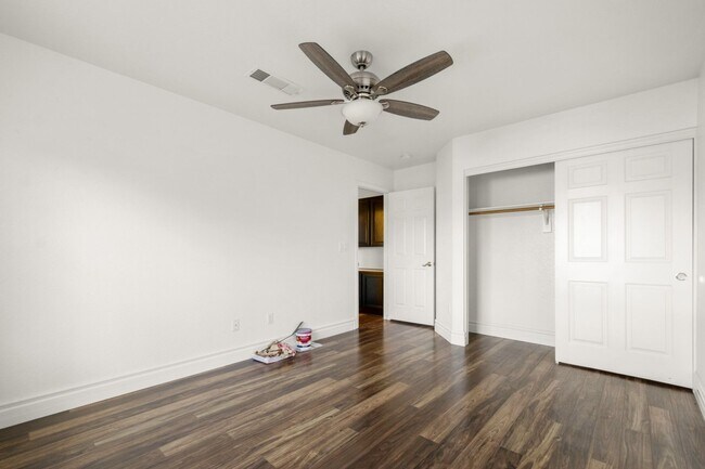 Building Photo - Welcome Home to Fall in Love with This Stu...