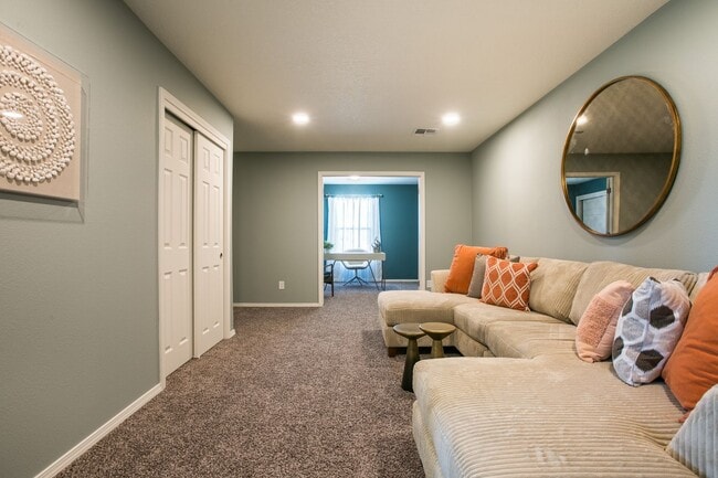 Building Photo - North Valley Townhome