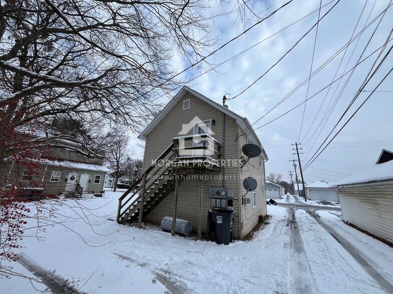 Primary Photo - 832 E 7th St