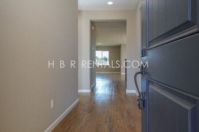 Building Photo - 906 River Bend Dr