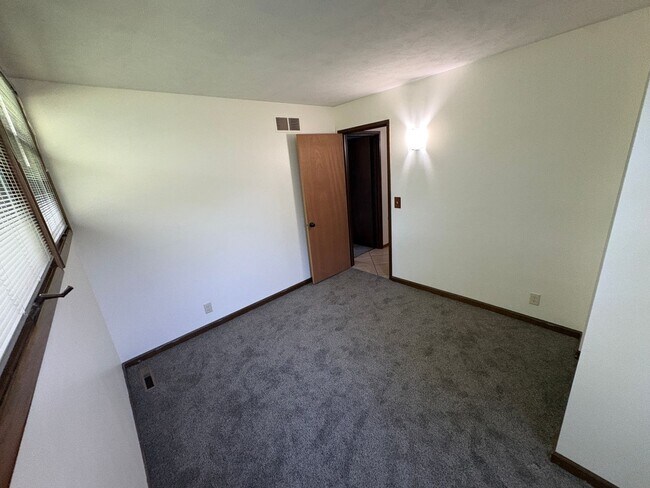Building Photo - Spacious Home with Attached Garage & Fenced Backyard