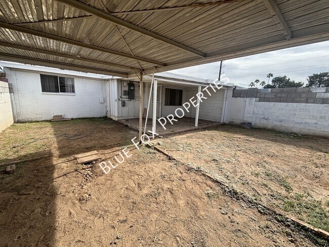 Building Photo - 1228 E Kentucky St