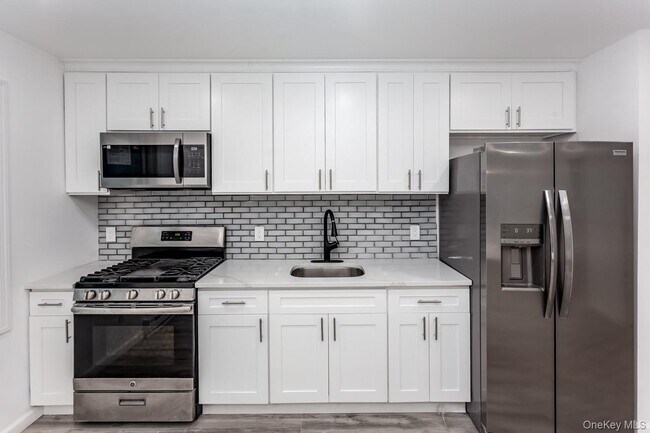 Building Photo - 300 Highland Ave