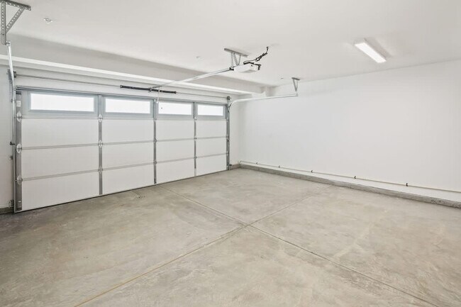 Building Photo - 250 Chinquapin Ave