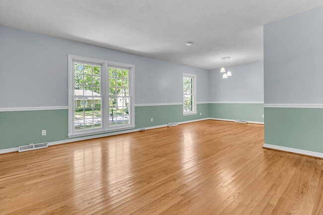 Building Photo - Move-In Ready Home in a Prime Summerville ...