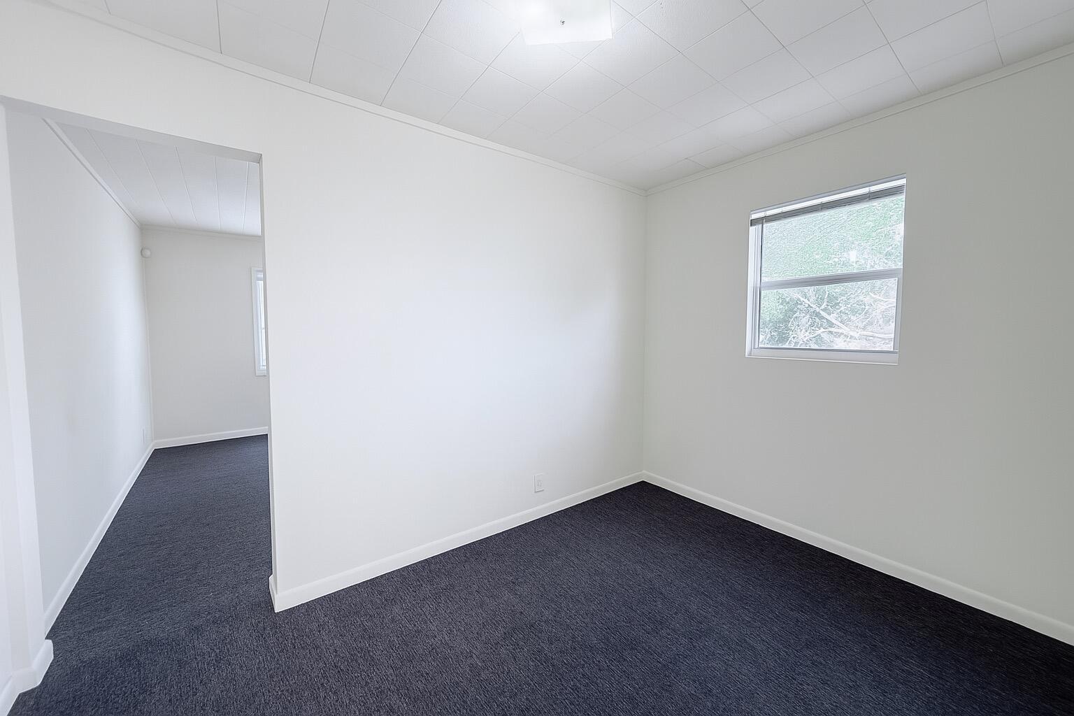Building Photo - 605 33rd St