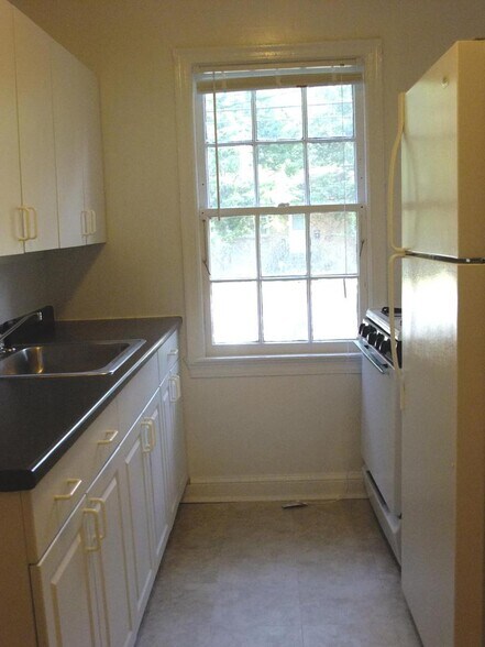 Building Photo - 8401 Greenwood Ave