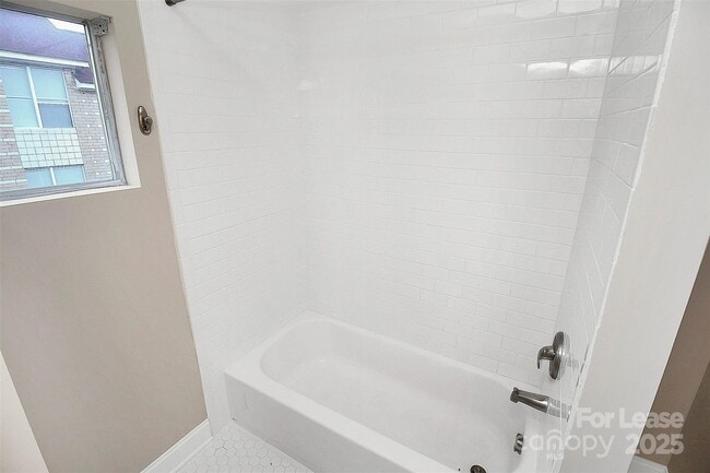 Building Photo - 2040 Atherton Heights Ln