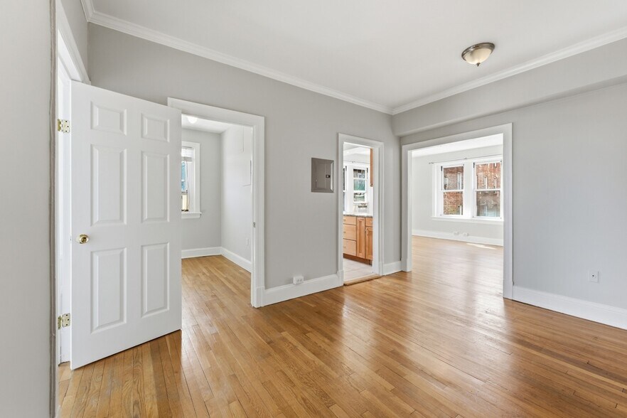 Building Photo - 1954 Columbia Rd NW