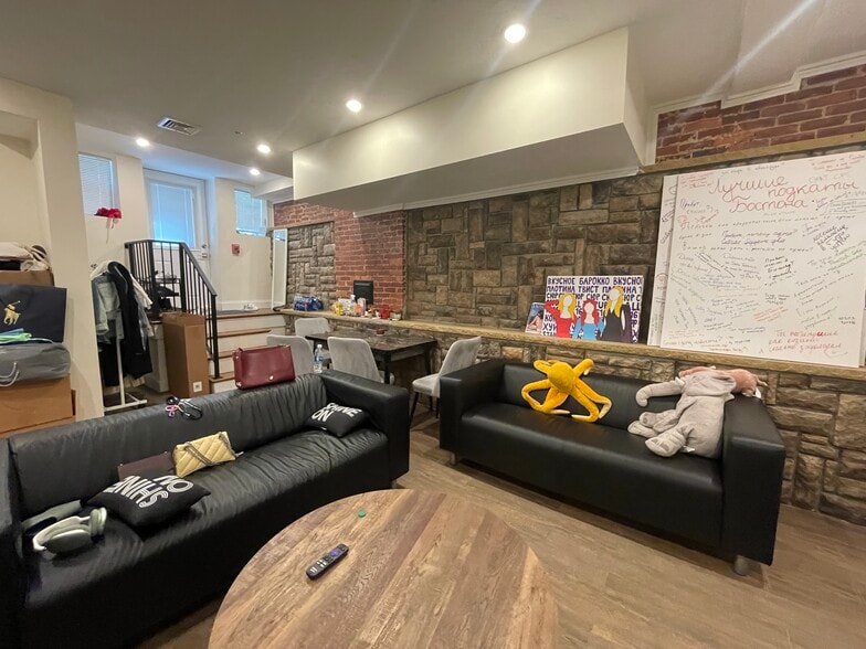 Unit 1 - 1616 Beacon St