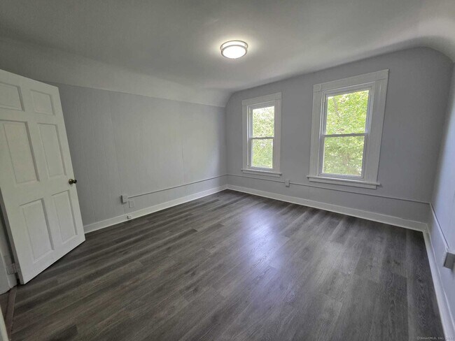 Building Photo - 142 Butler St