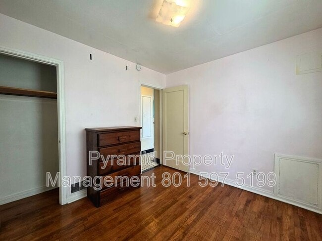Building Photo - 825-827 E 620 N