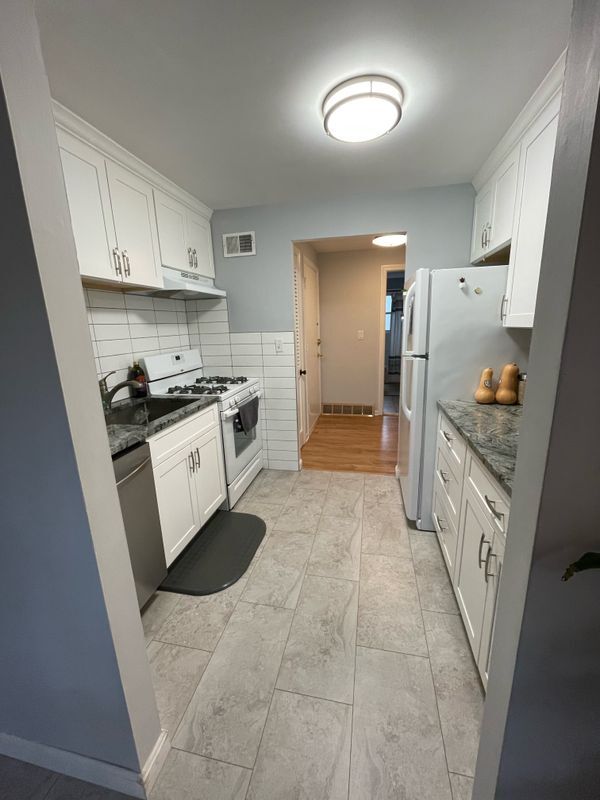 Building Photo - 49 Carriage Path S
