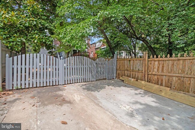 Building Photo - 4414 Volta Pl NW