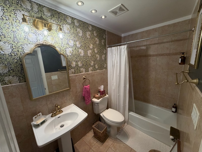 Building Photo - 8110 Rose Marie Ave E