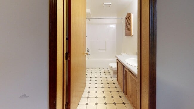 Building Photo - 11 E Gilman St