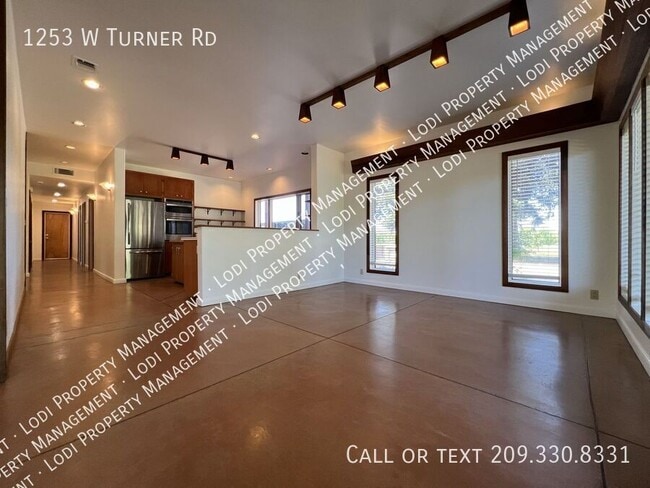 Building Photo - 1253 W Turner Rd