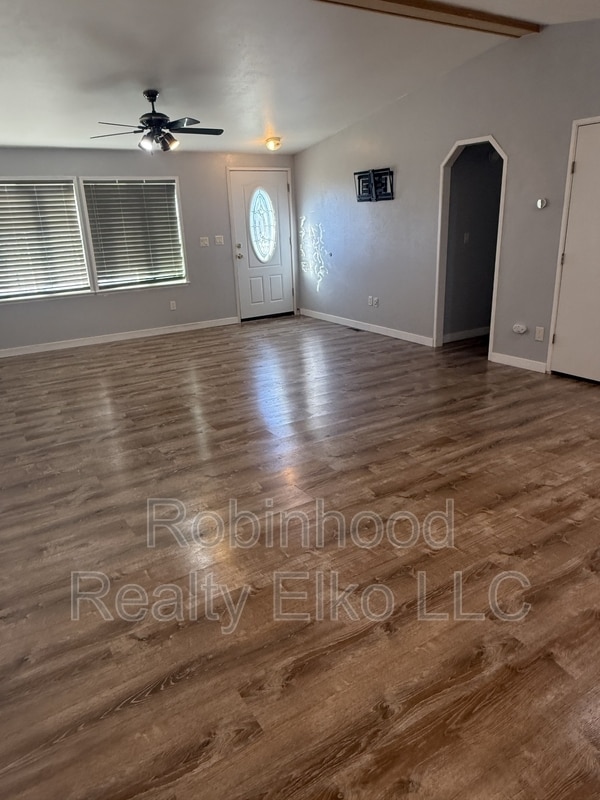 Building Photo - 300 Rustic Dr