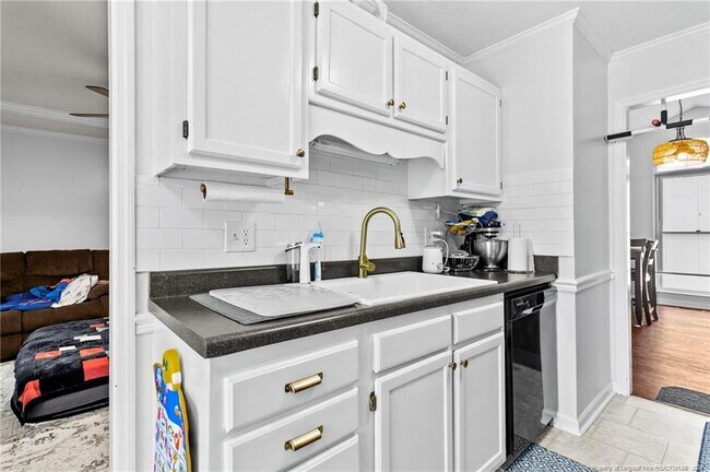 Building Photo - 1300 Calla Cir