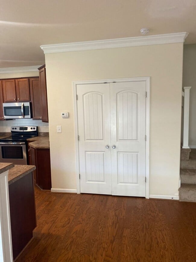 Building Photo - 5500 Muth Ct
