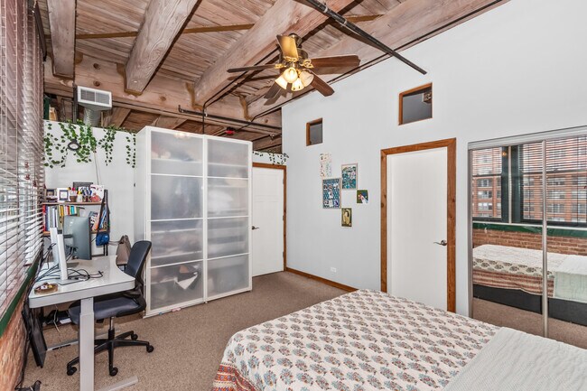 Building Photo - 732 S Financial Pl
