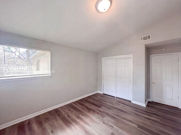 Building Photo - 8694 Yorktown Dr