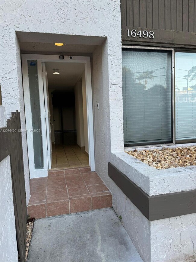 Building Photo - 16498 NE 26th Ave