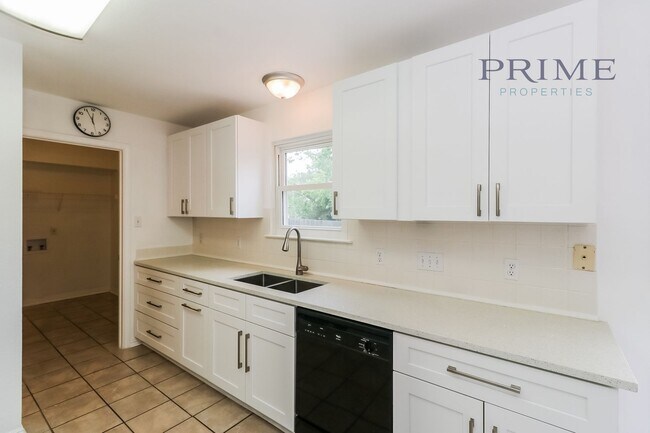 Building Photo - Amazing home ready to move in!