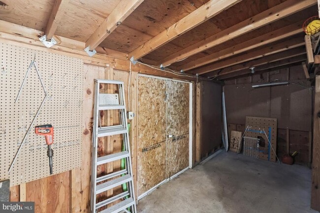Building Photo - 6916 Southridge Dr