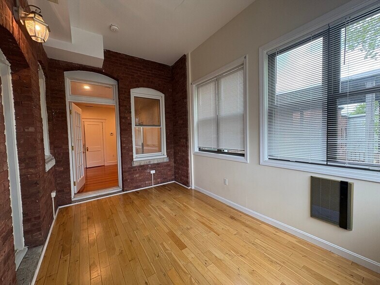 Building Photo - 165 Winthrop Rd