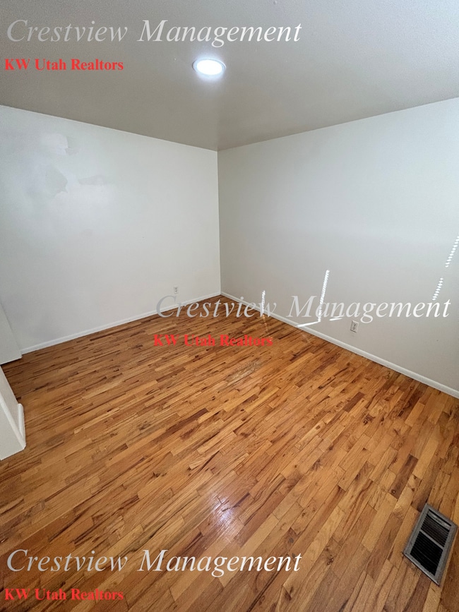 Building Photo - Sunset Duplex