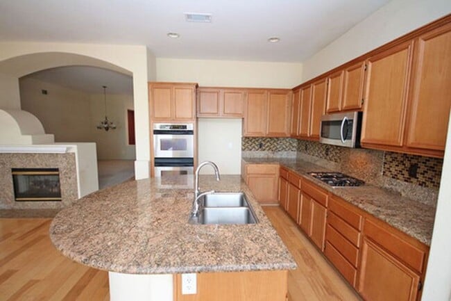 Building Photo - Exceptional Executive Single Story Home