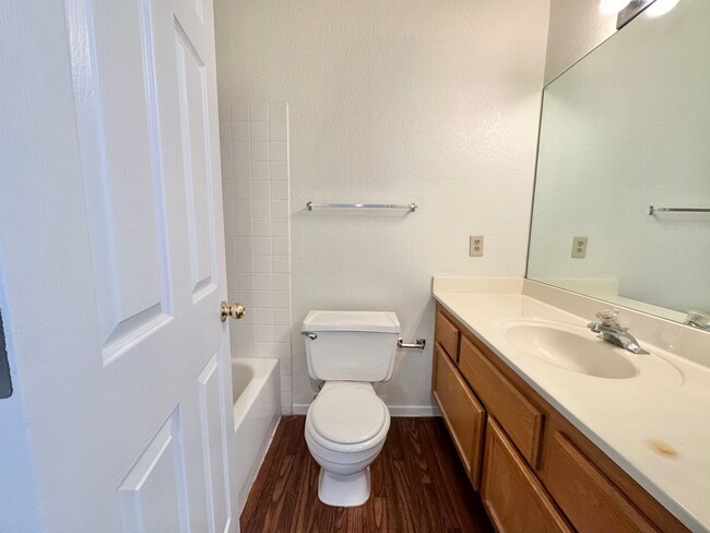 Building Photo - BRIGHT 2-BED CONDO LOCATED CENTRAL LAS VEGAS CONDO