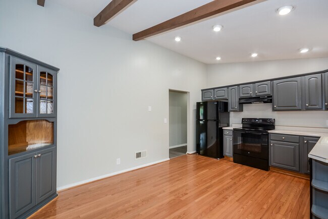 Building Photo - Charming 3 Bedroom in Cincinnati!