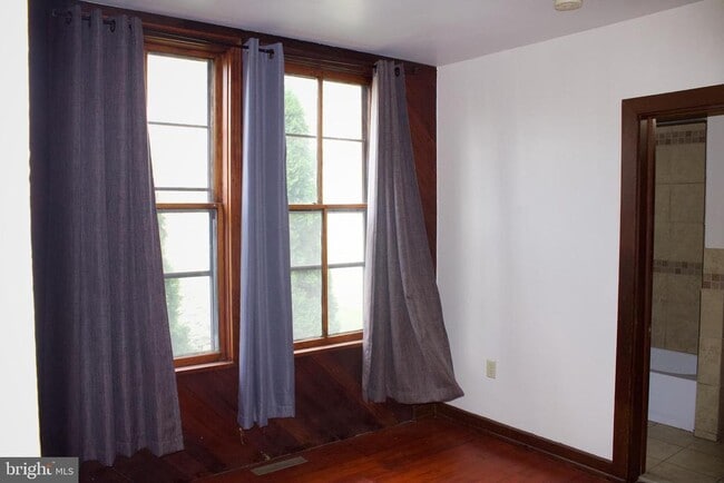 Building Photo - 209 W Chestnut St