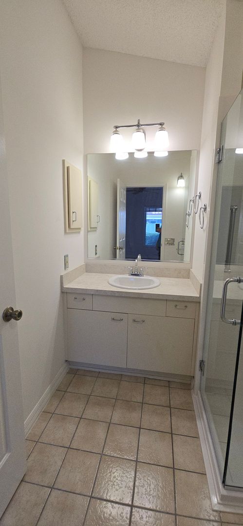 Building Photo - Prime Location – Just Minutes from Lake Sumter Landing and Spanish Springs!