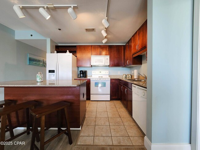 Building Photo - 9902 S Thomas Dr