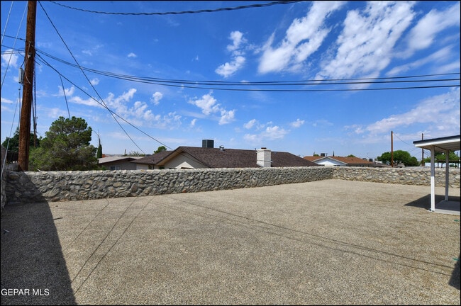 Building Photo - 233 Vista Bonita St