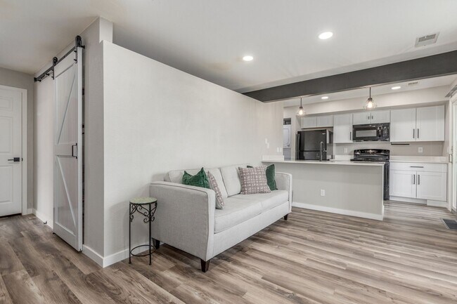 Building Photo - Charming 1 bedroom, 1 bath Condo