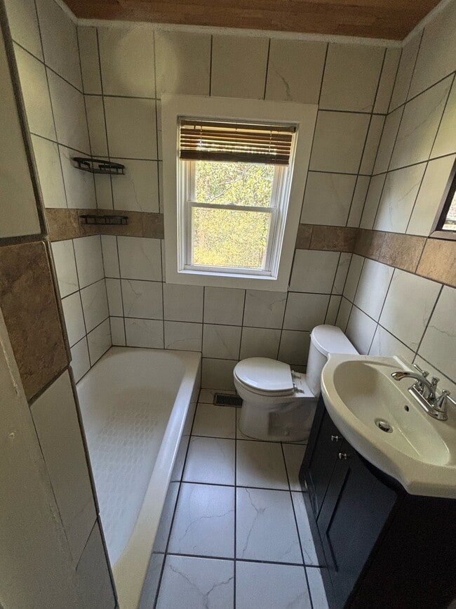 Building Photo - 530 Broad St