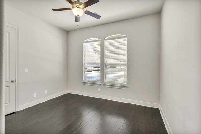 Building Photo - 306 Enclave Cir