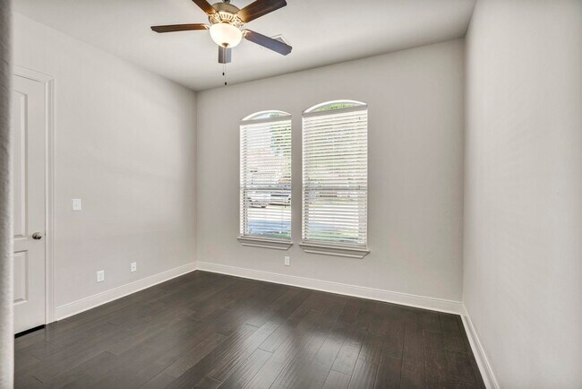 Building Photo - 307 Enclave Cir