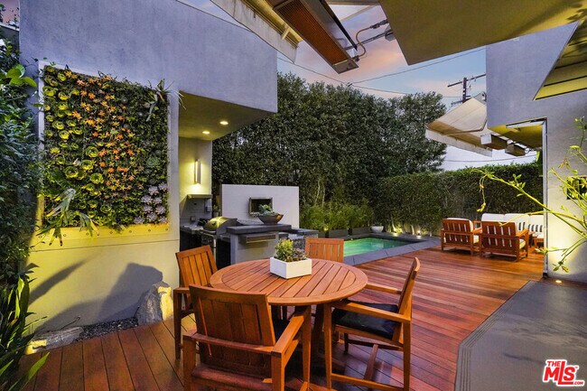 Building Photo - 8735 Dorrington Ave