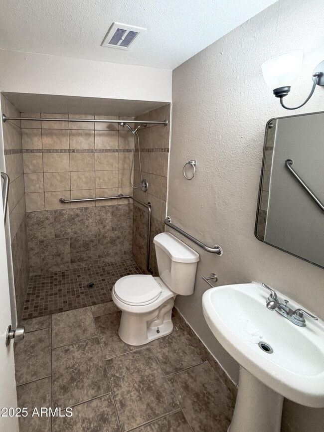 Building Photo - 6301 W Earll Dr