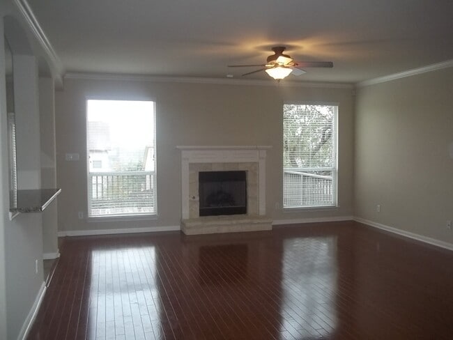 Building Photo - BEAUTIFUL HOME IN A GATED COMMUNITY!