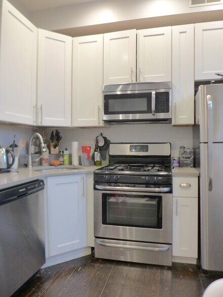 Building Photo - 17 Warwick St